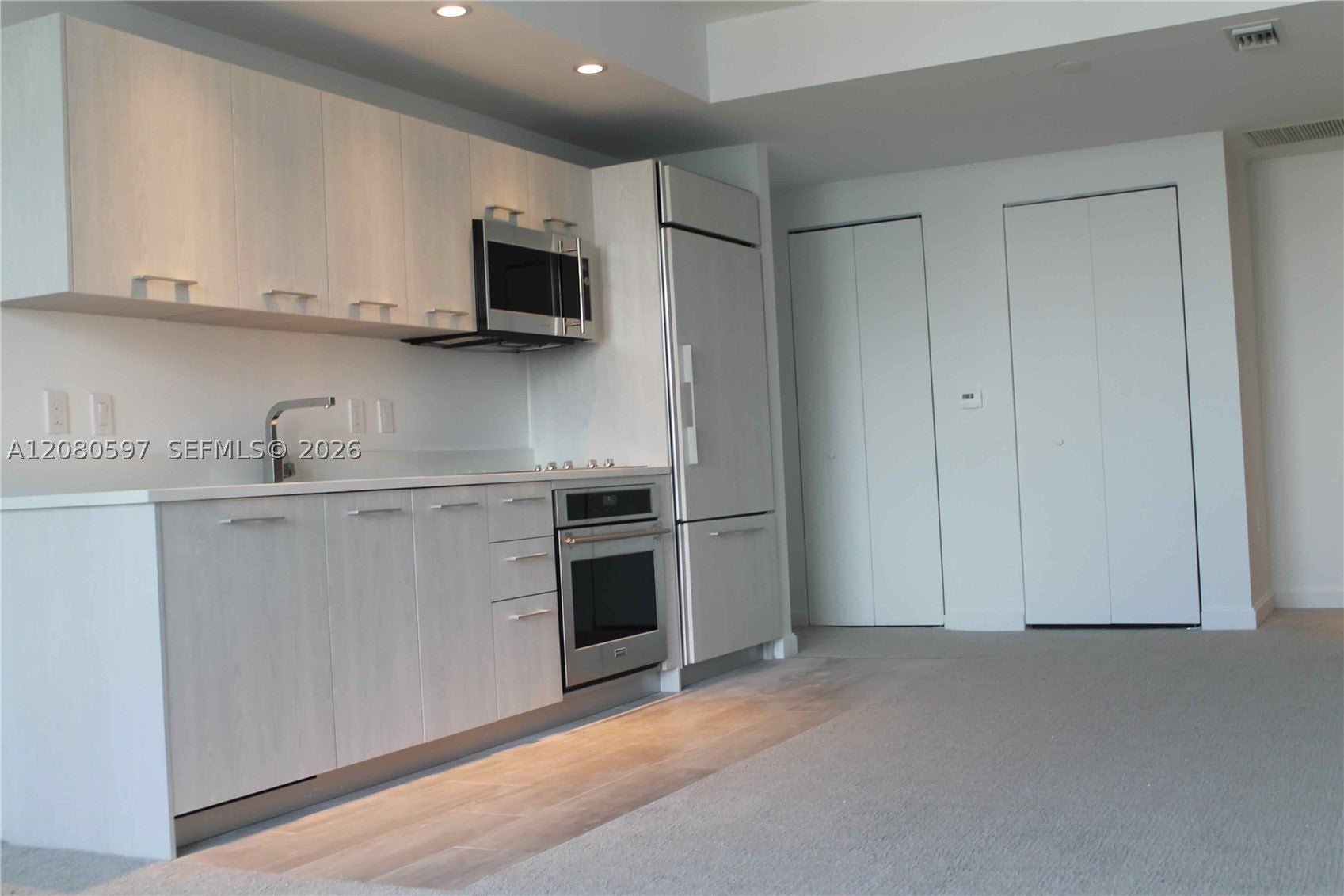 45 SW 9th St 2809