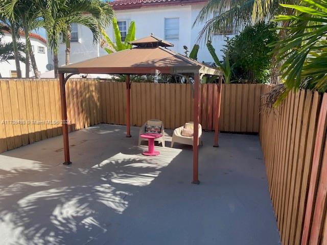 SAGA BAY TOWNHOMES - Residential Lease