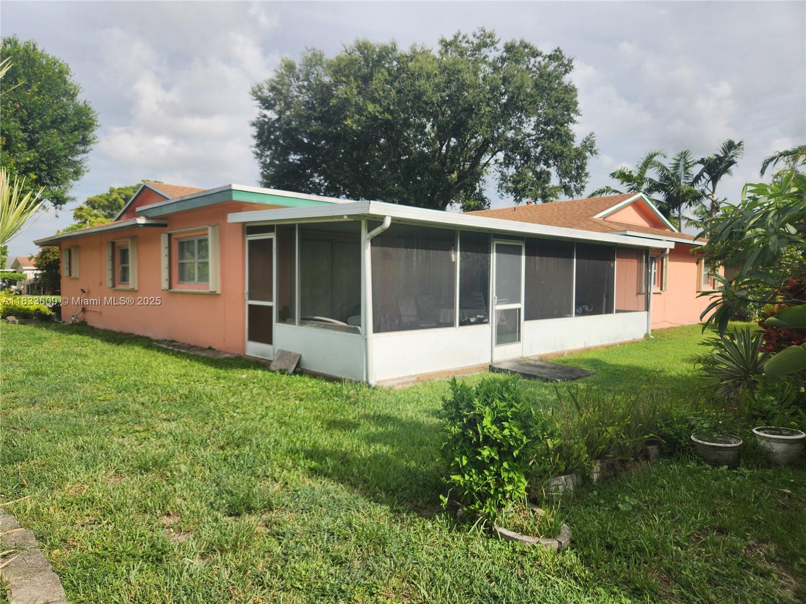 6900 NW 94th Ave