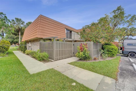 Photo of 11100 SW 15th Mnr, Davie, FL 33324 (MLS # A12032267)