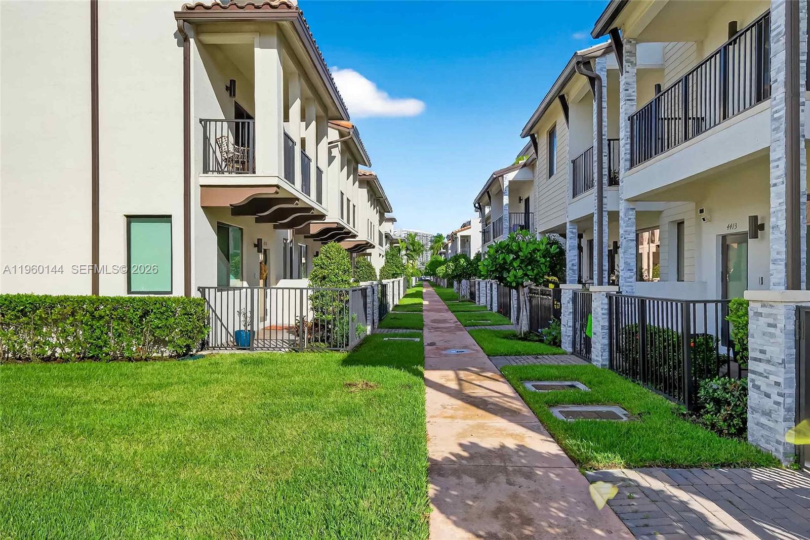 DOWNTOWN DORAL SOUTH PHAS - Residential