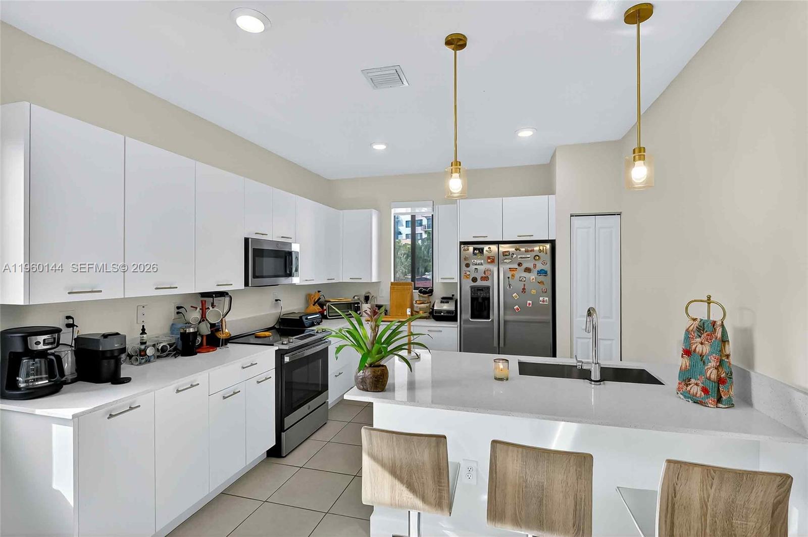 DOWNTOWN DORAL SOUTH PHAS - Residential