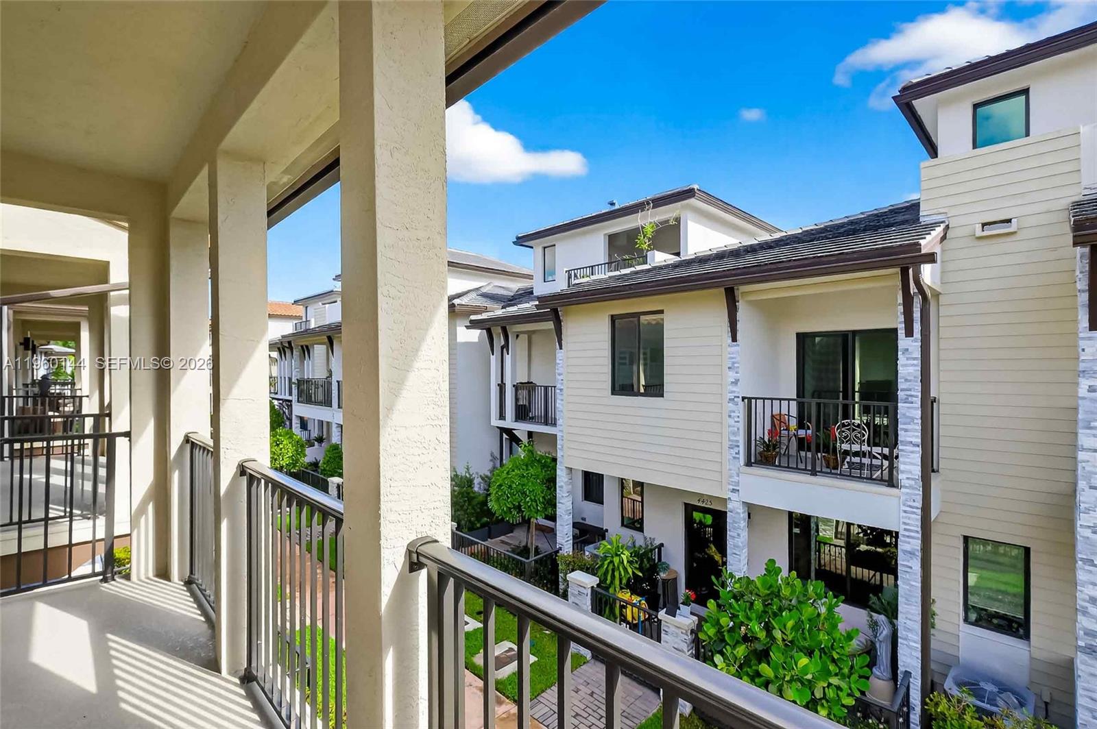 DOWNTOWN DORAL SOUTH PHAS - Residential