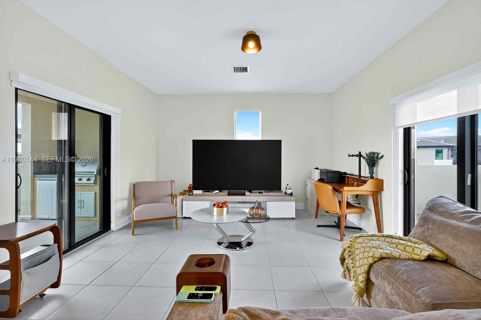 DOWNTOWN DORAL SOUTH PHAS - Residential