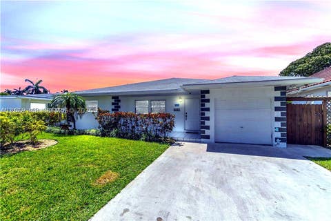 Photo of 806 NE 4th St, Hallandale Beach, FL 33009 (MLS # A12062949)
