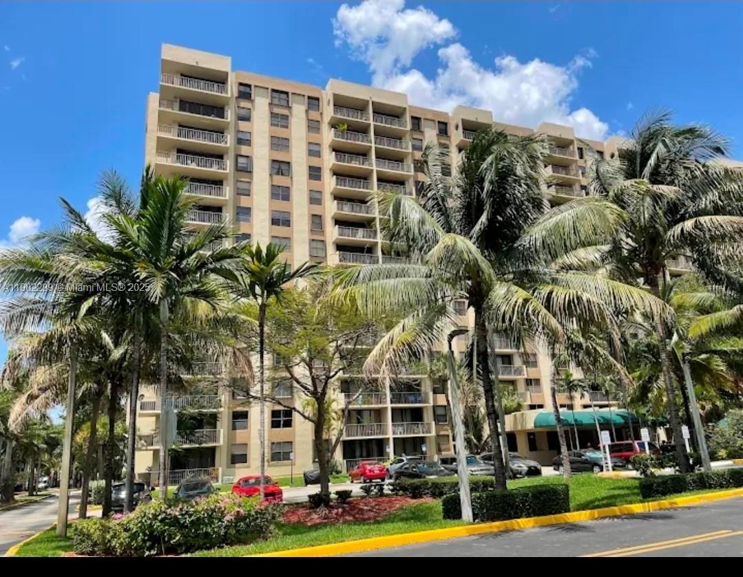 GREENWICH PH I CONDO - Residential Lease