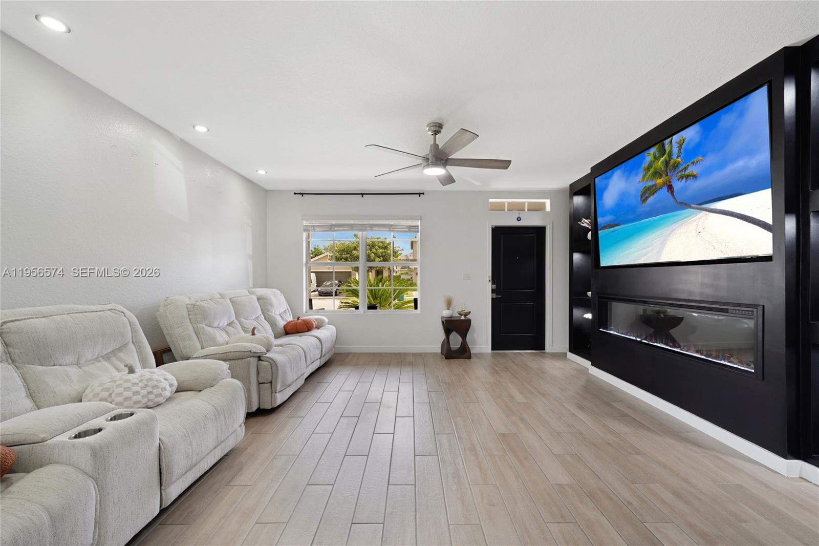 ROYAL HOMES WEST - Residential