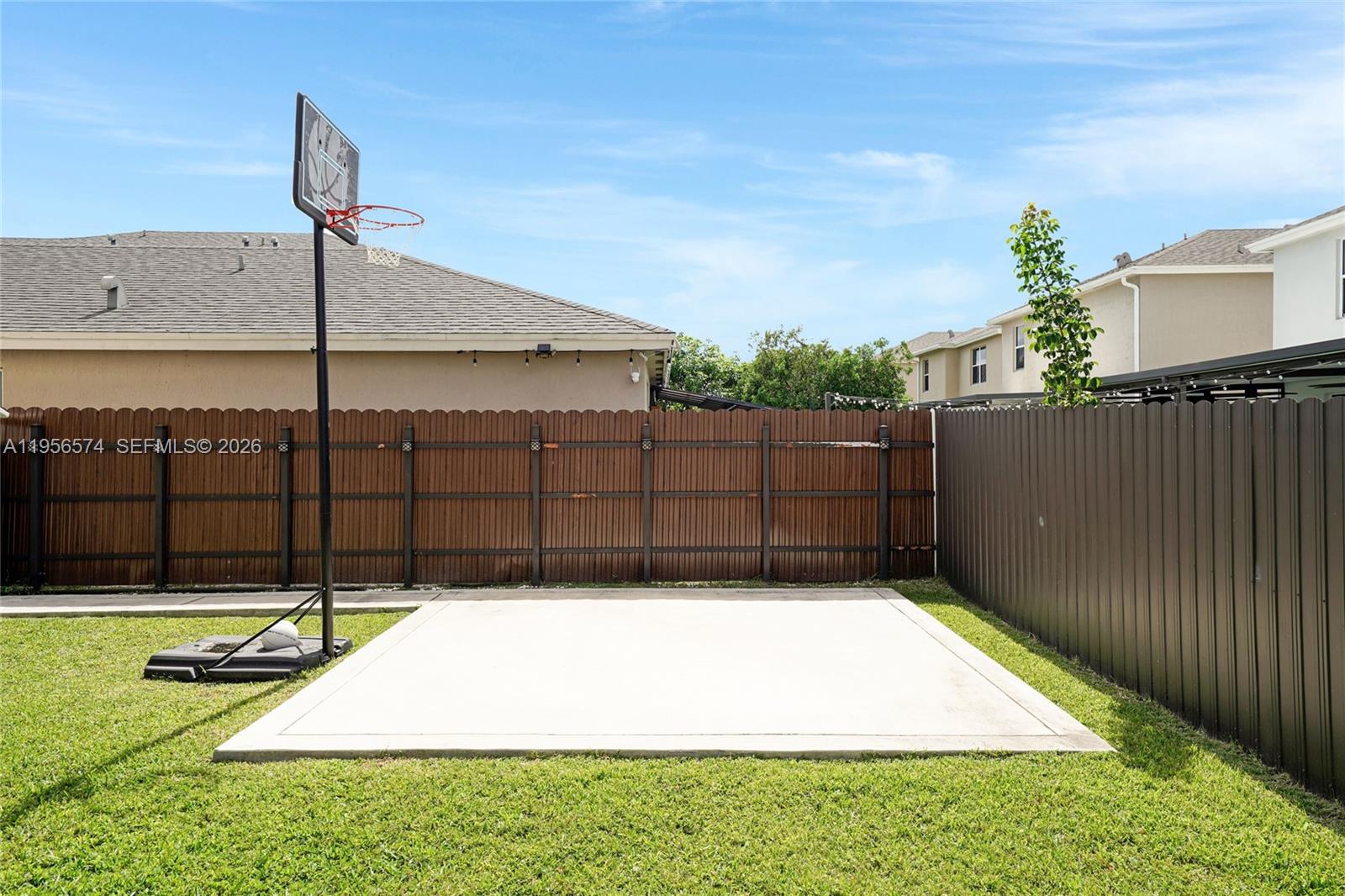 ROYAL HOMES WEST - Residential