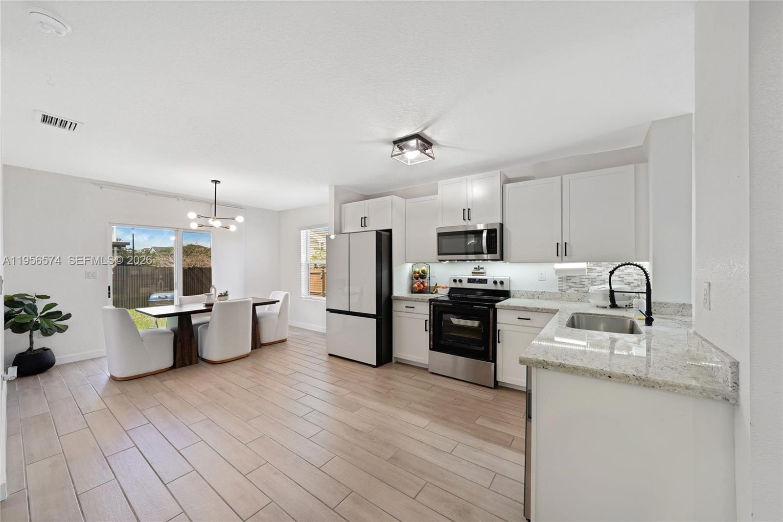 ROYAL HOMES WEST - Residential