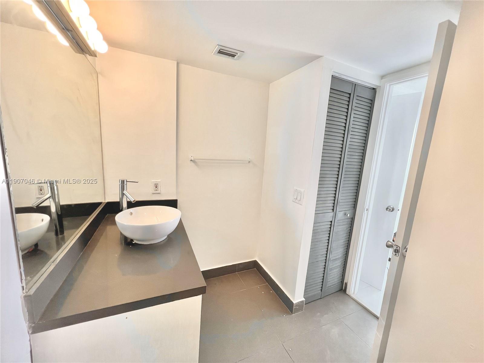 FLAMENCO CONDO TOWER I - Residential Lease