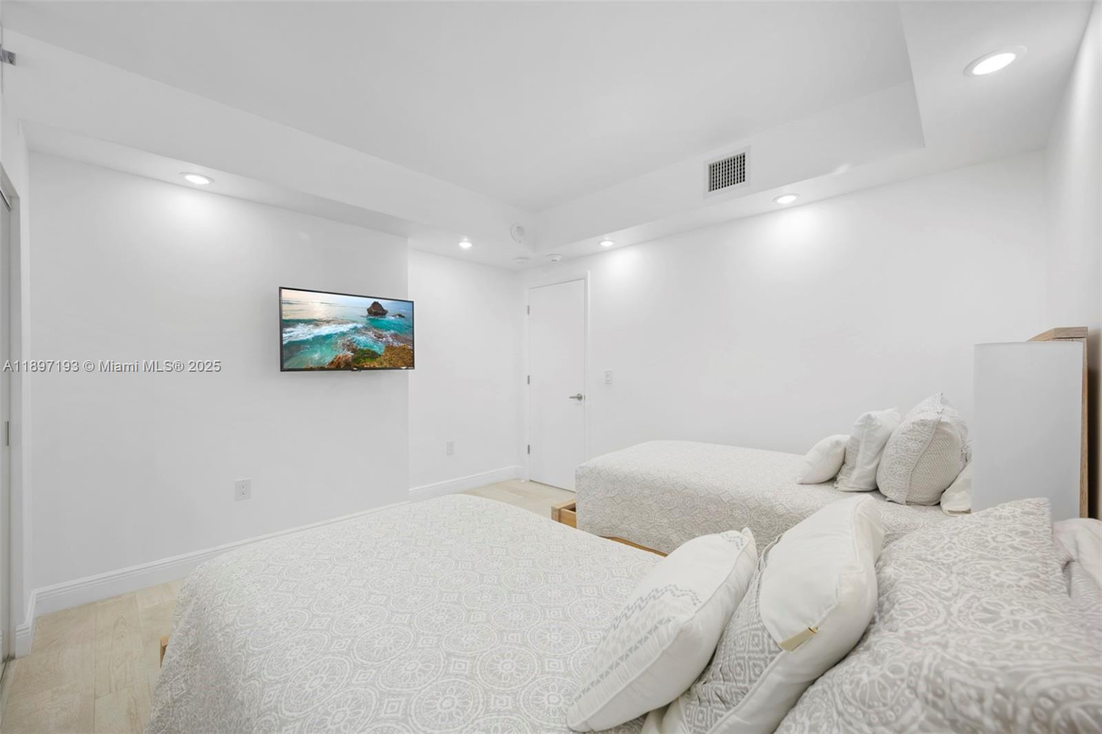 SEA RANCH CLUB B CONDO - Residential Lease