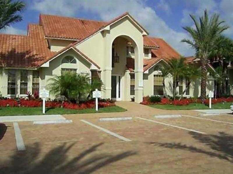 ROYAL POINCIANA CONDO - Residential Lease