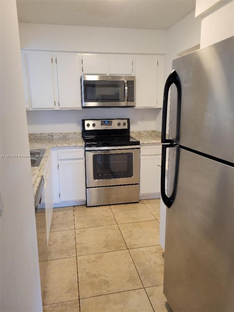 ROYAL POINCIANA CONDO - Residential Lease