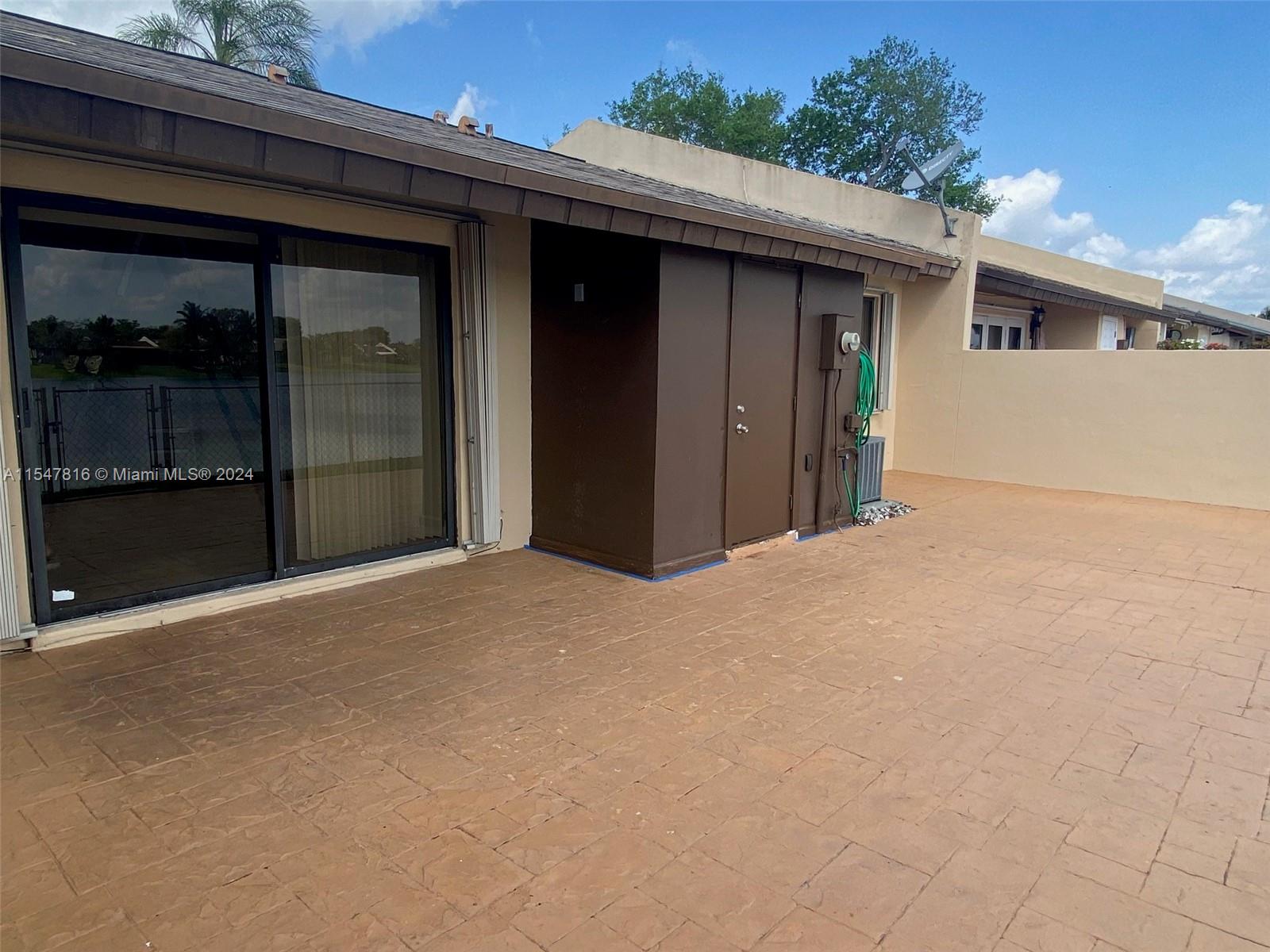 DEVON-AIRE VILLAS SEC 7 - Residential Lease