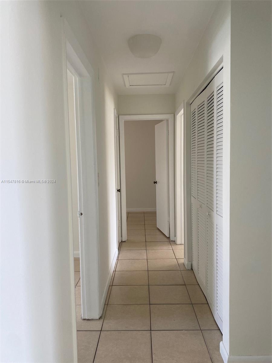 DEVON-AIRE VILLAS SEC 7 - Residential Lease
