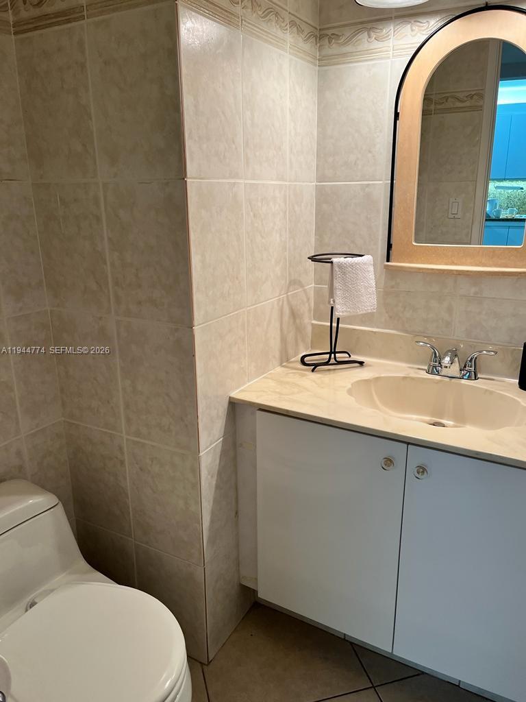 THE CLIPPER AT BISC COVE - Residential Lease