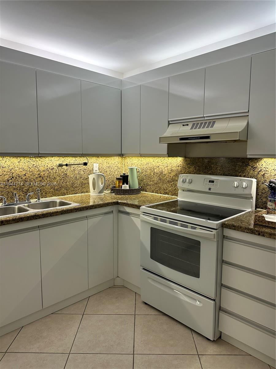 THE CLIPPER AT BISC COVE - Residential Lease