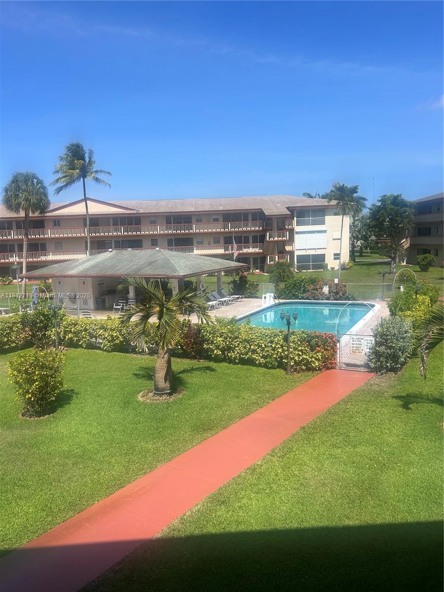 Property for Sale at 5300 Washington St F215, Hollywood, Broward County, Florida - Bedrooms: 1 
Bathrooms: 1  - $110,000