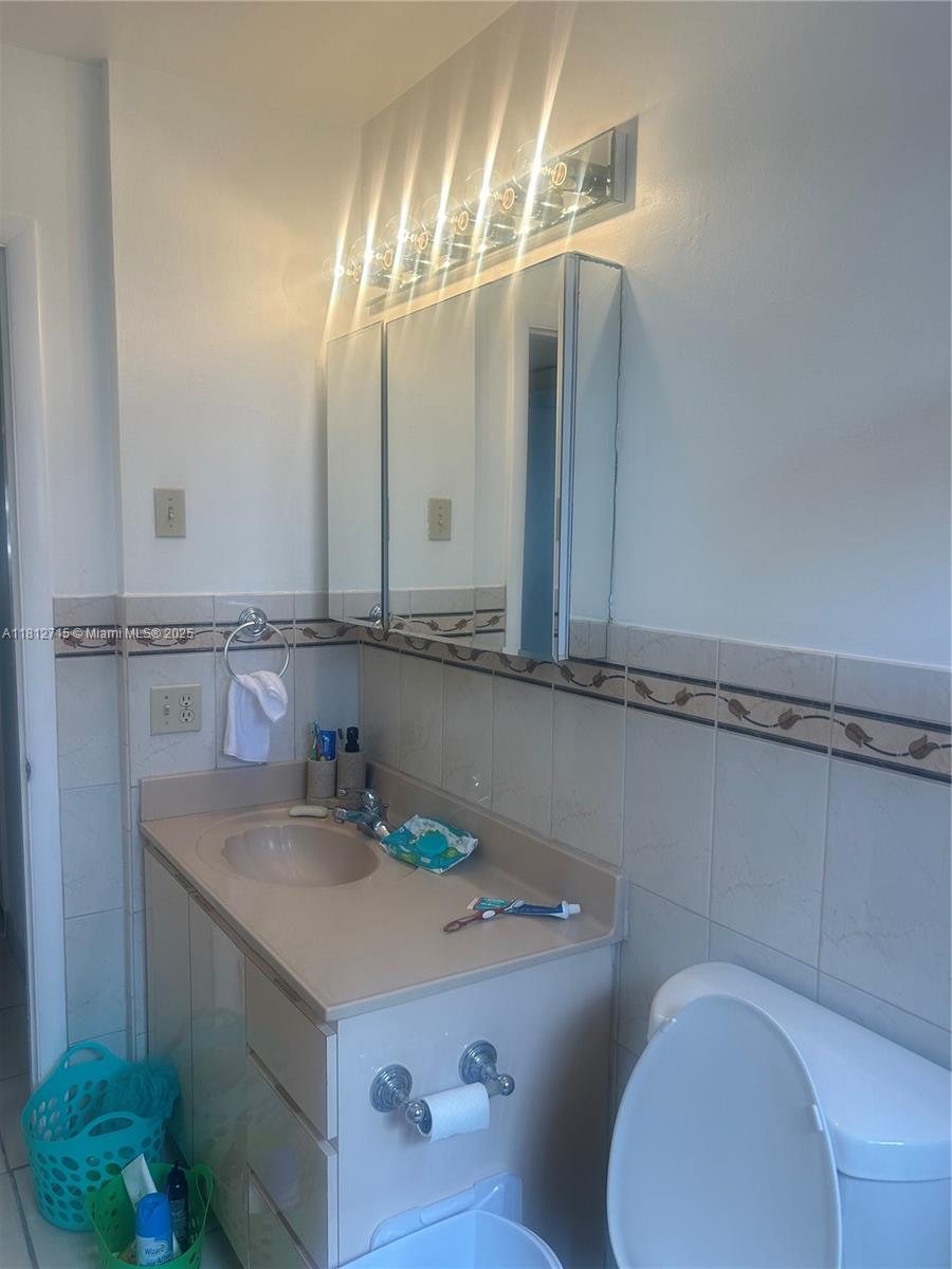 BEVERLY HILLS CONDO NUMBE - Residential