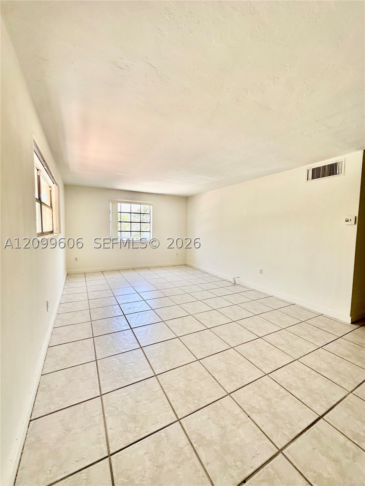 950 Biarritz Dr 4