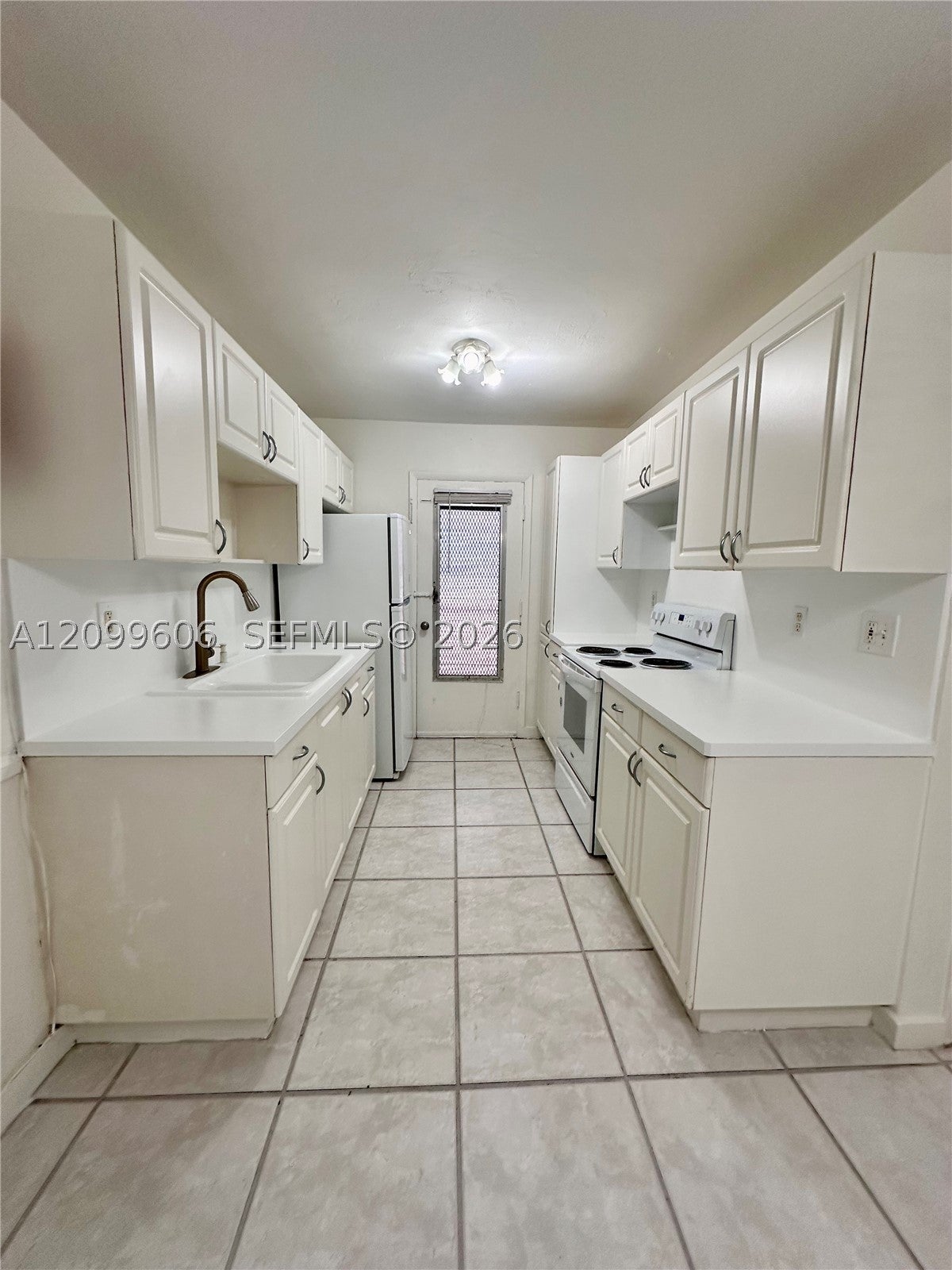 950 Biarritz Dr 4