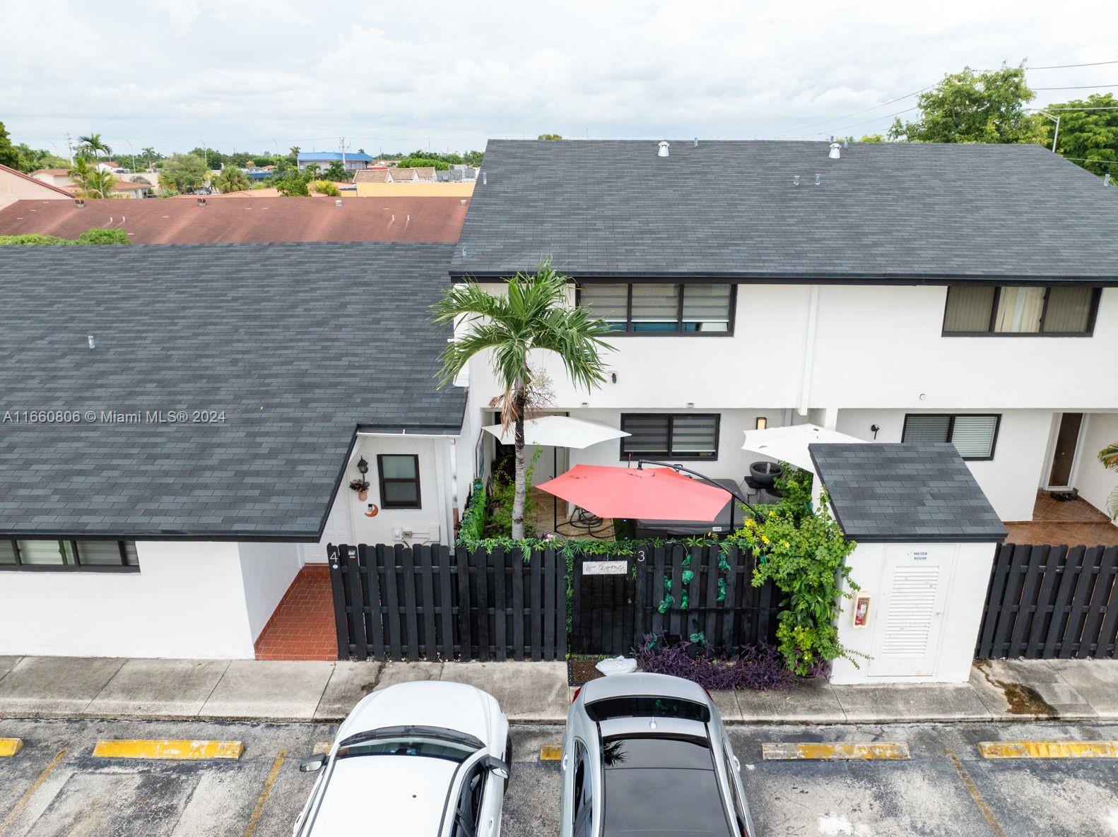 LARO GALLOWAY VILLAS COND - Residential