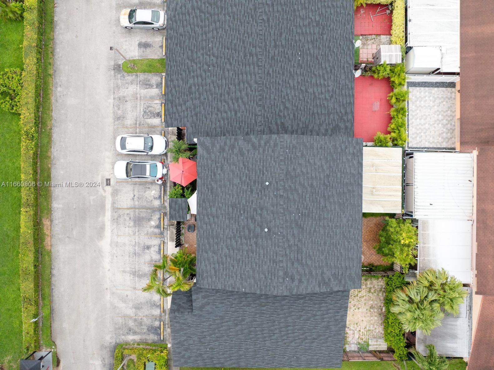 LARO GALLOWAY VILLAS COND - Residential