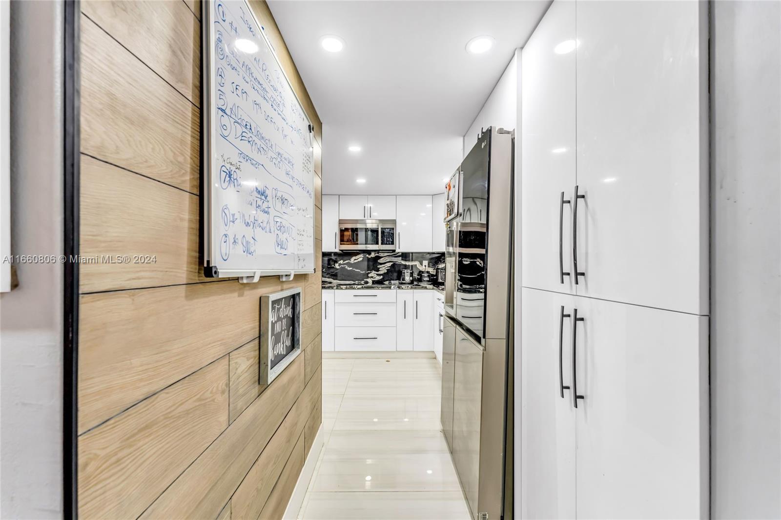 LARO GALLOWAY VILLAS COND - Residential
