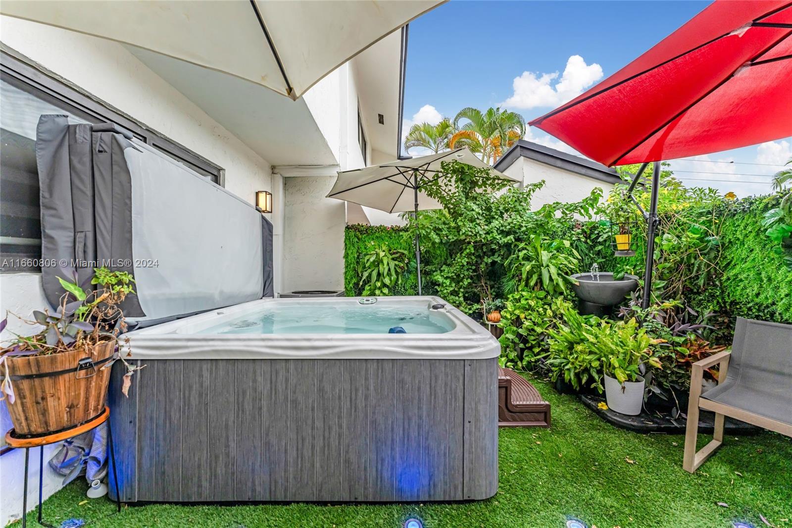 LARO GALLOWAY VILLAS COND - Residential