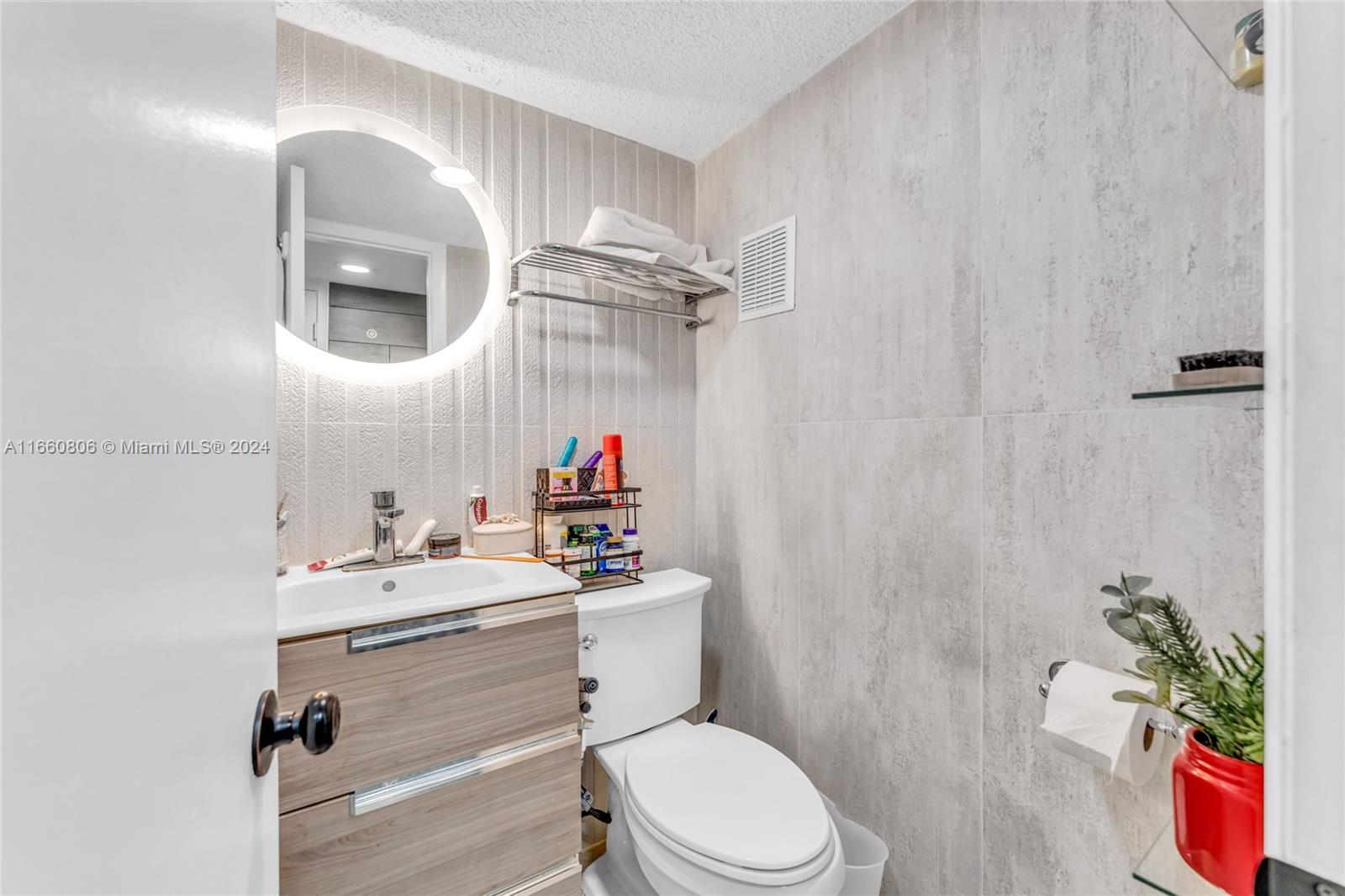 LARO GALLOWAY VILLAS COND - Residential
