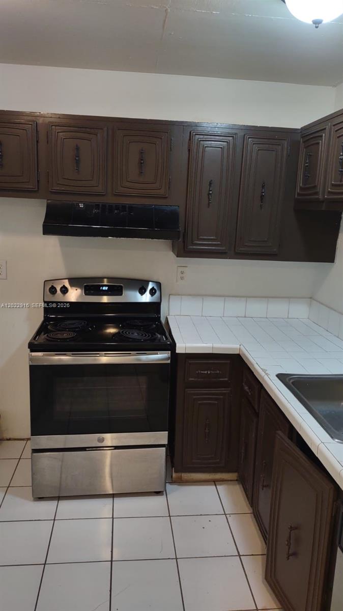496 NW 165th St Rd D109