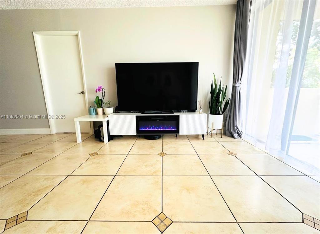 GREENWICH PH I CONDO - Residential