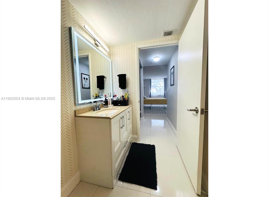 GREENWICH PH I CONDO - Residential