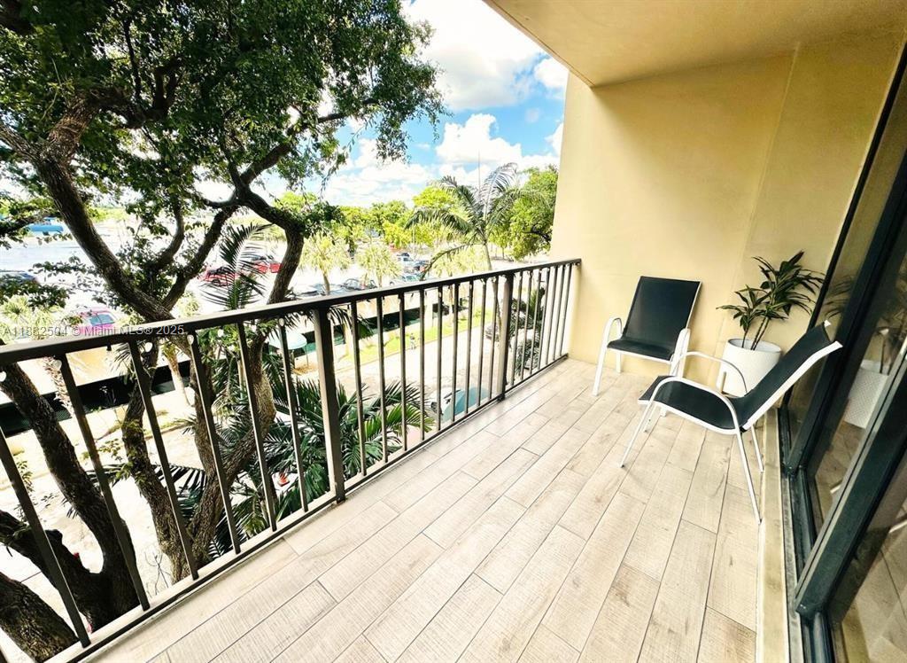 GREENWICH PH I CONDO - Residential