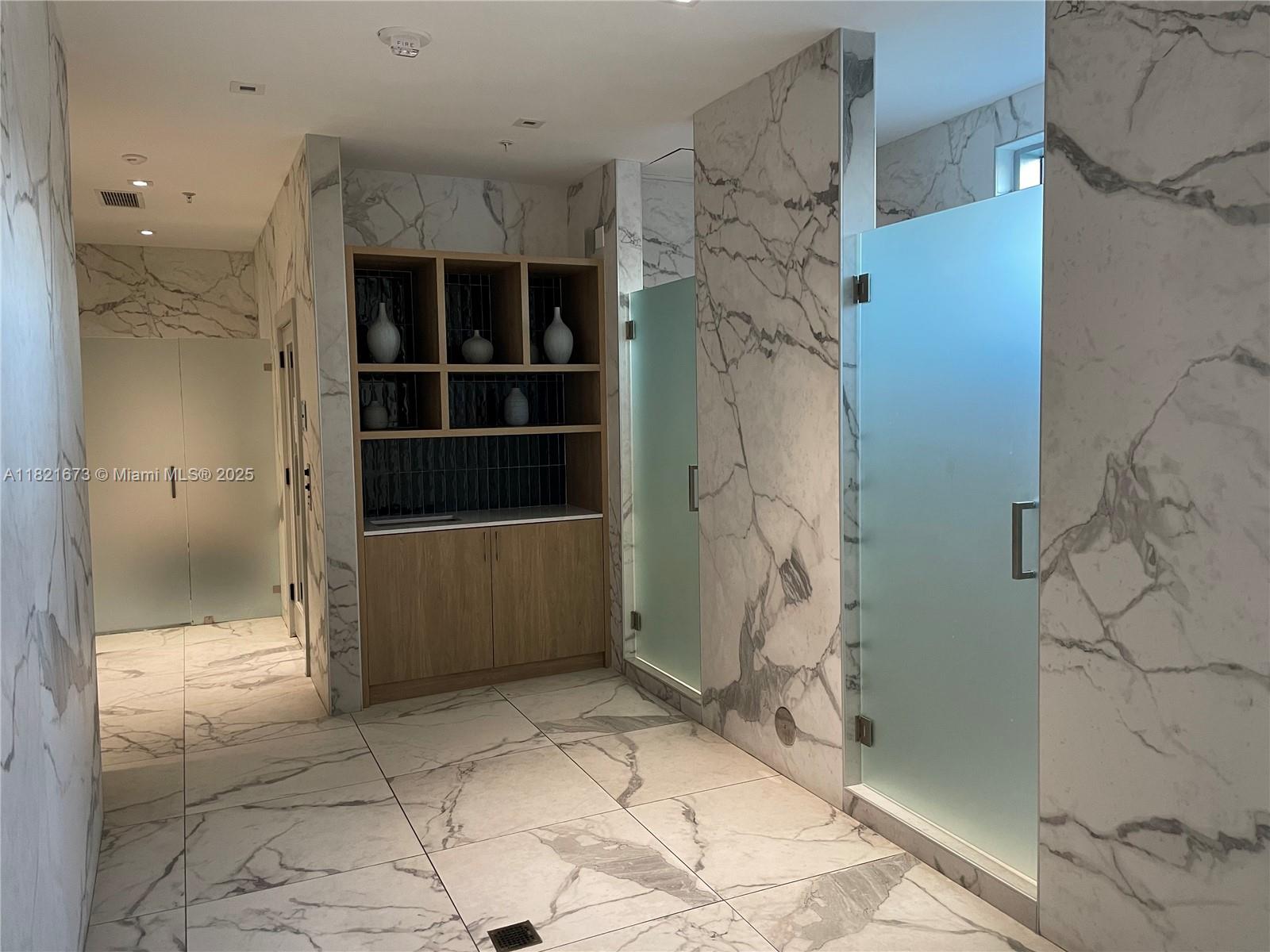 THE IVY CONDO - Residential Lease