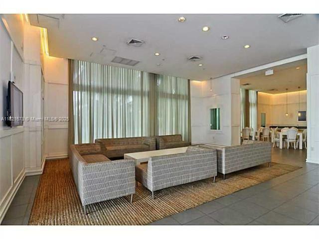 THE IVY CONDO - Residential Lease