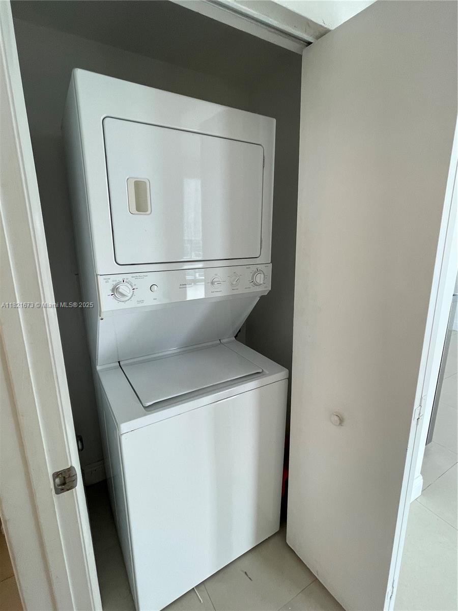 THE IVY CONDO - Residential Lease