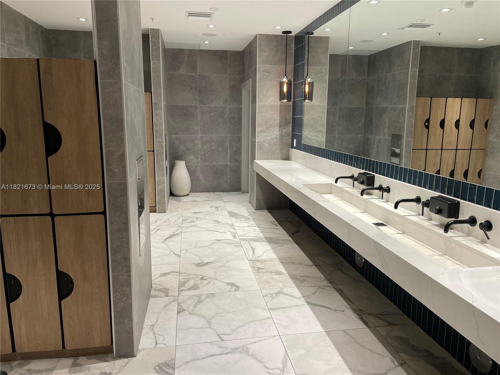THE IVY CONDO - Residential Lease