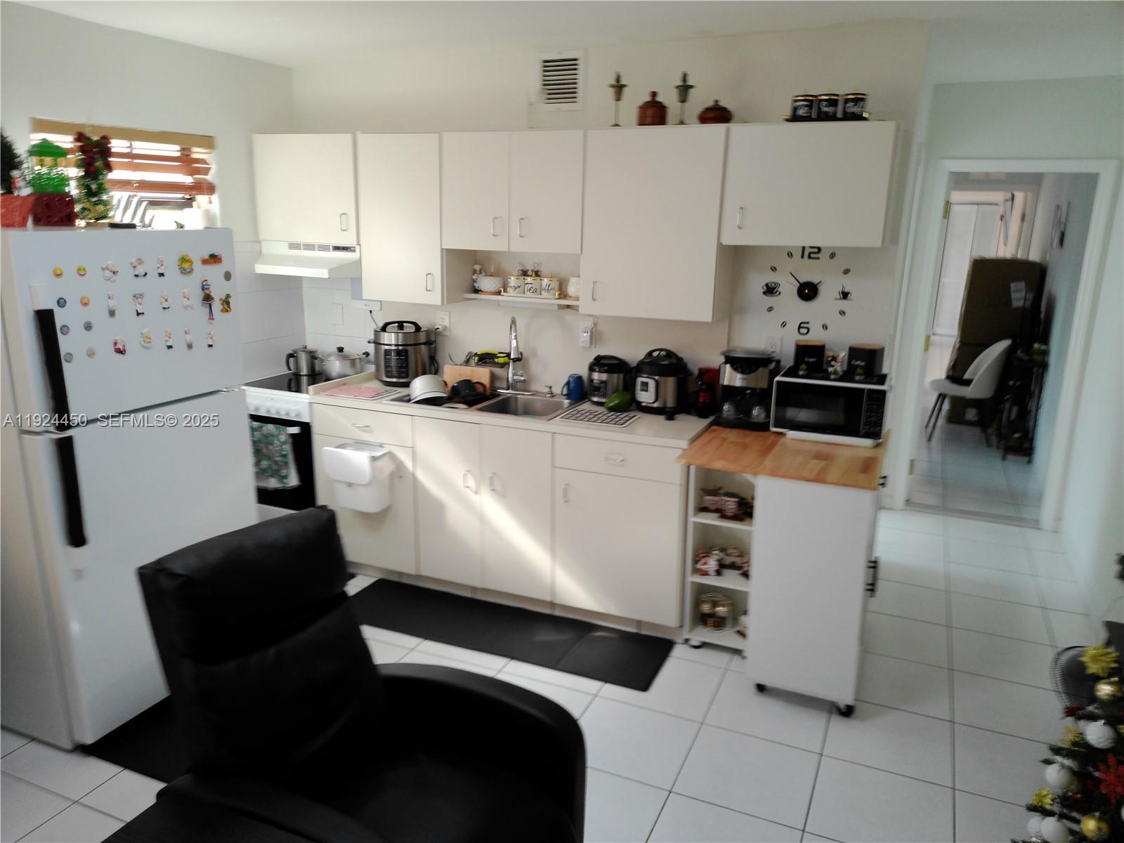 FAIRFIELD MANORS - Residential