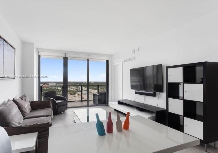 121 NE 34th St 1812