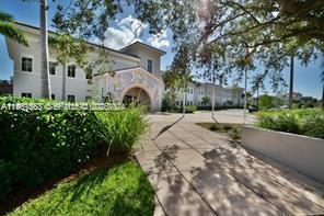 DOWNTOWN DORAL DUTCHER - Residential