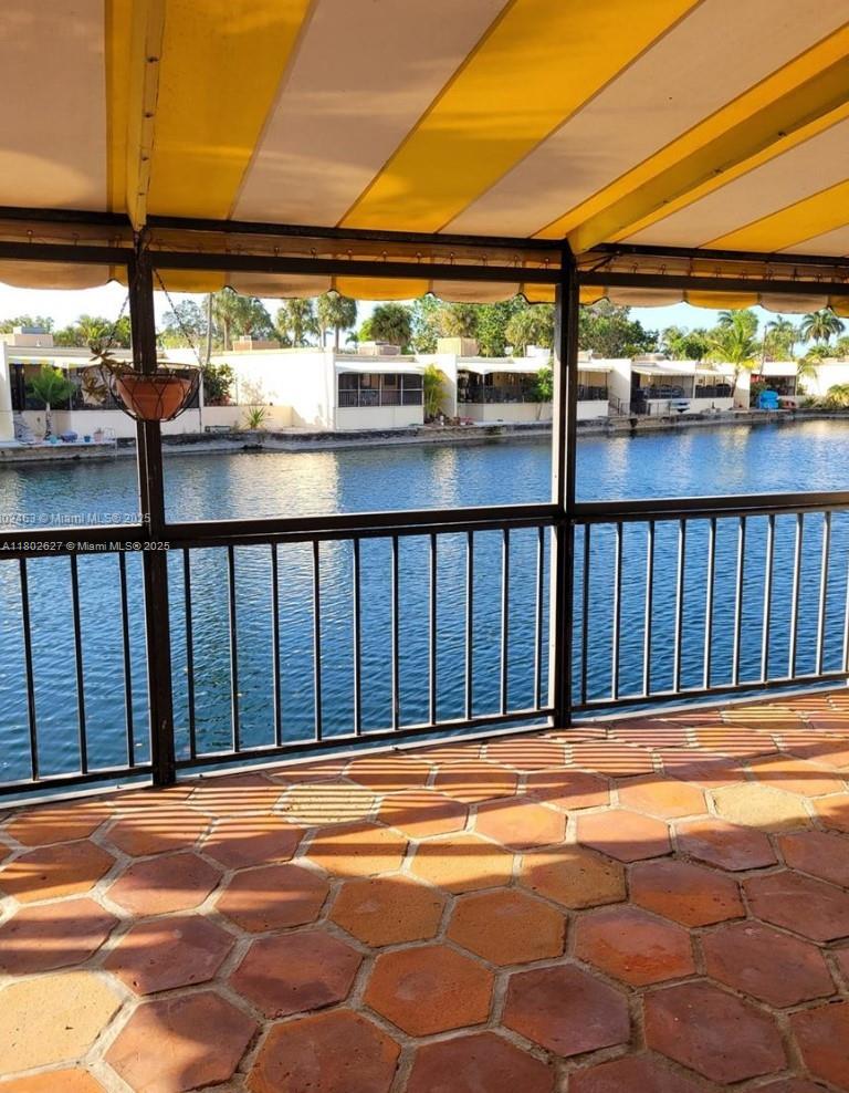 15504 Sharpecroft Dr, Miami Lakes, Miami-Dade County, Florida - 3 Bedrooms  
2 Bathrooms - 