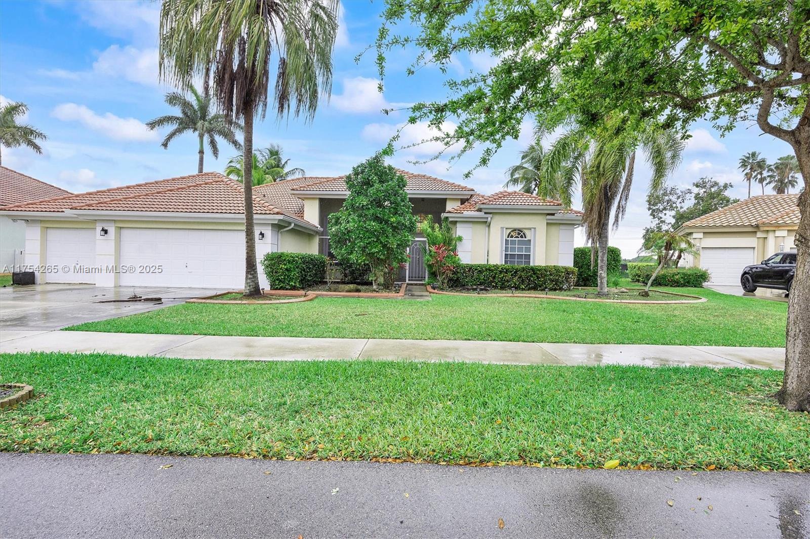 Property for Sale at 2575 Muirfield Ter, Homestead, Miami-Dade County, Florida - Bedrooms: 4 
Bathrooms: 3  - $799,000