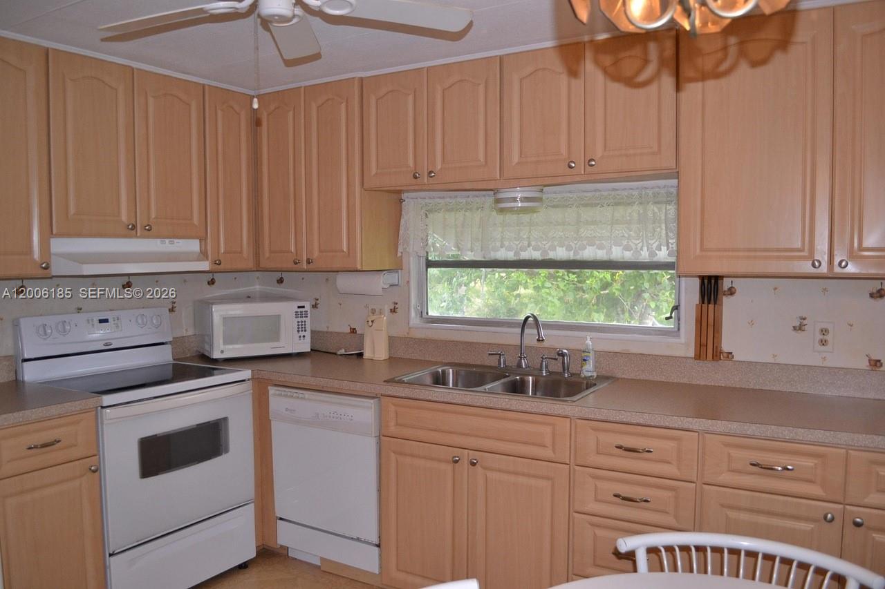 SANDALFOOT COVE SEC 1 - Residential Lease