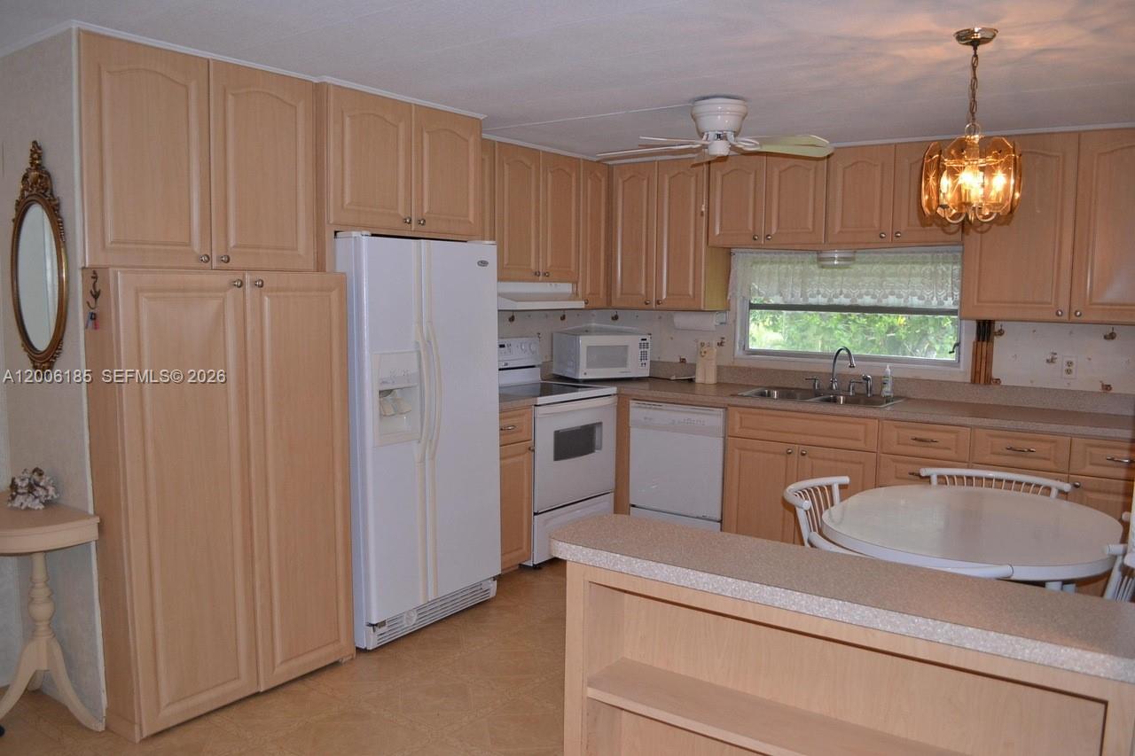 SANDALFOOT COVE SEC 1 - Residential Lease