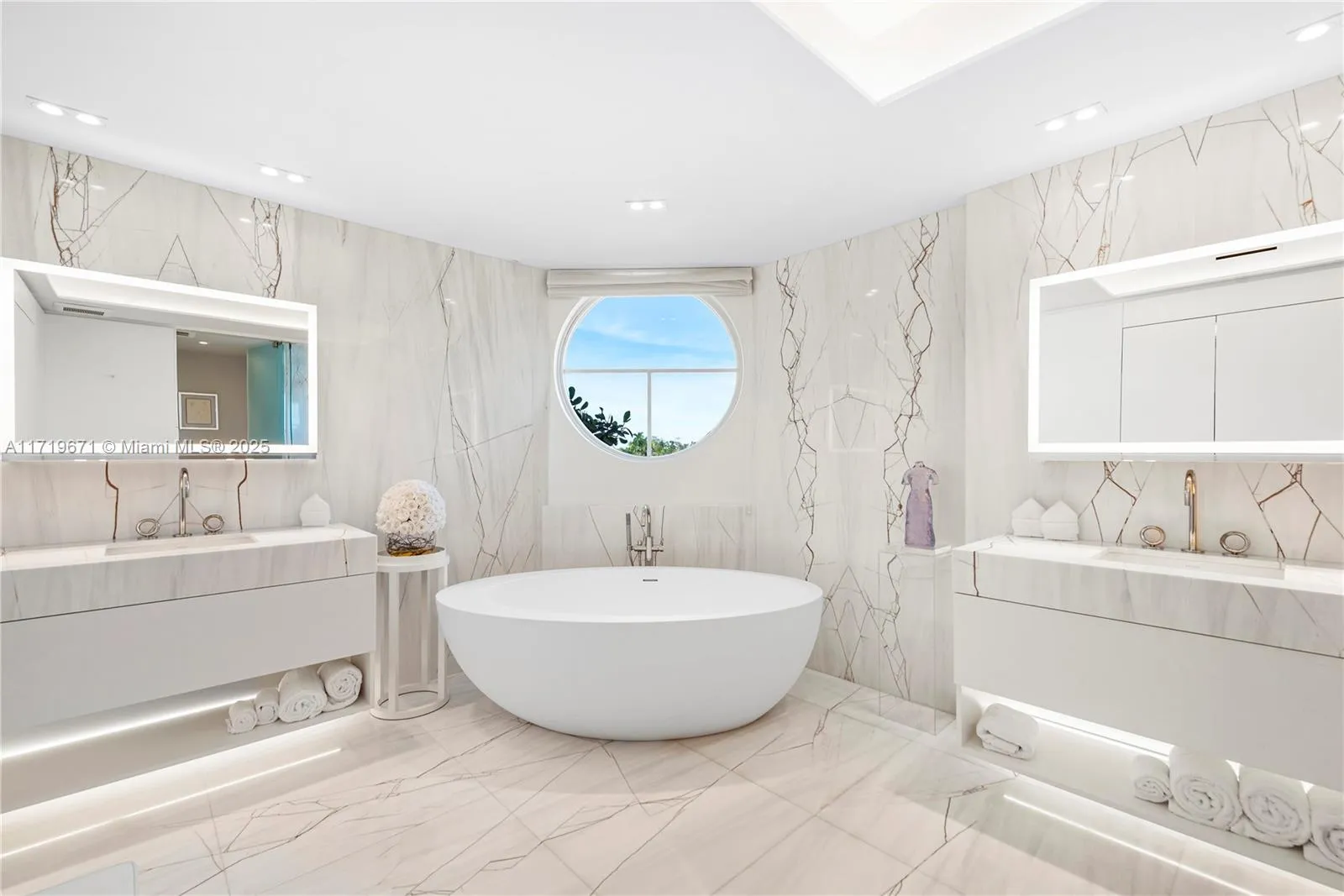 Miami, Florida 33133, United States, 4 Bedrooms Bedrooms, ,4 BathroomsBathrooms,Residential,Active,21080