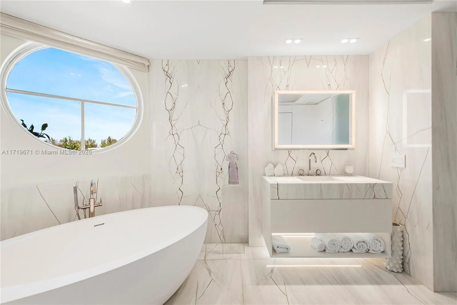 Miami, Florida 33133, United States, 4 Bedrooms Bedrooms, ,4 BathroomsBathrooms,Residential,Active,21080