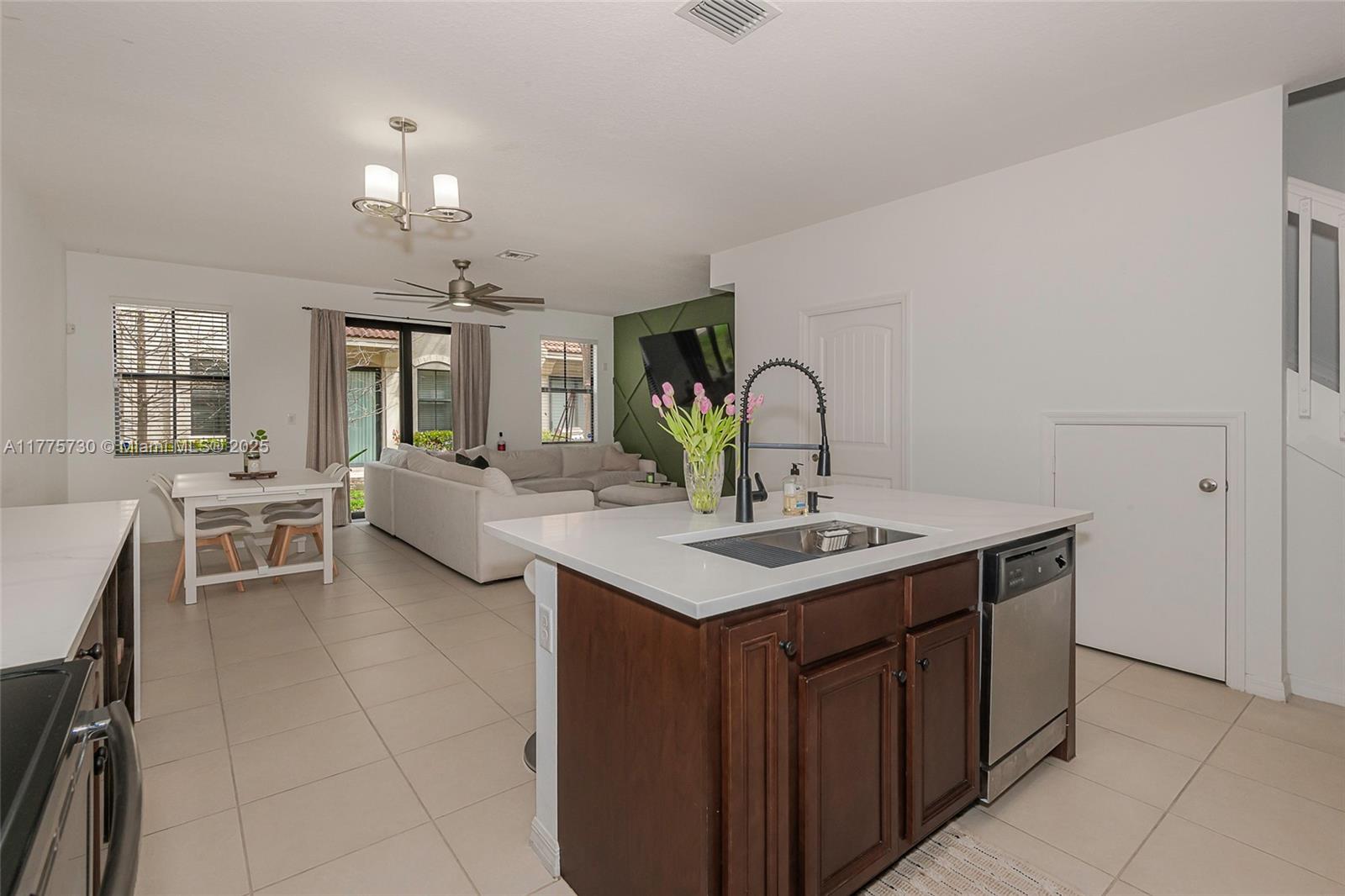1091 NW 33rd Ct