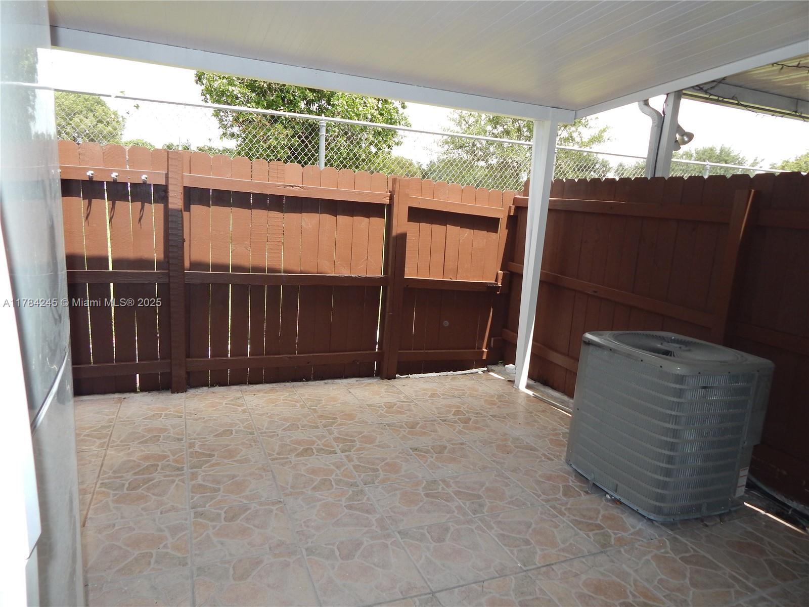 OASIS EN MANGO HILL CONDO - Residential Lease