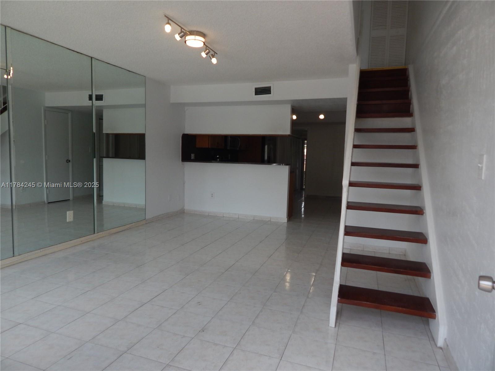 OASIS EN MANGO HILL CONDO - Residential Lease